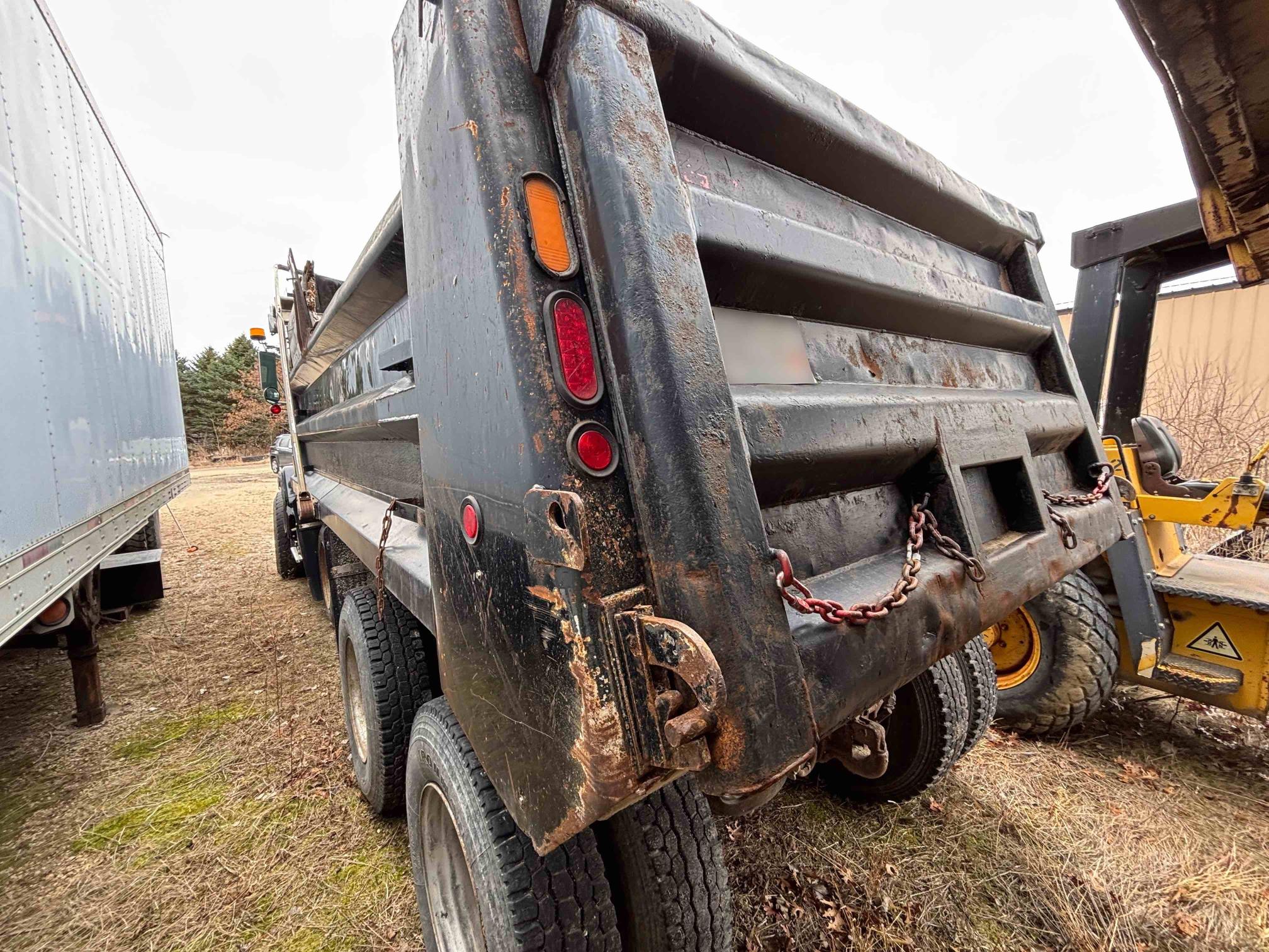 1996 VOLVO Quad-Axle - Image 21